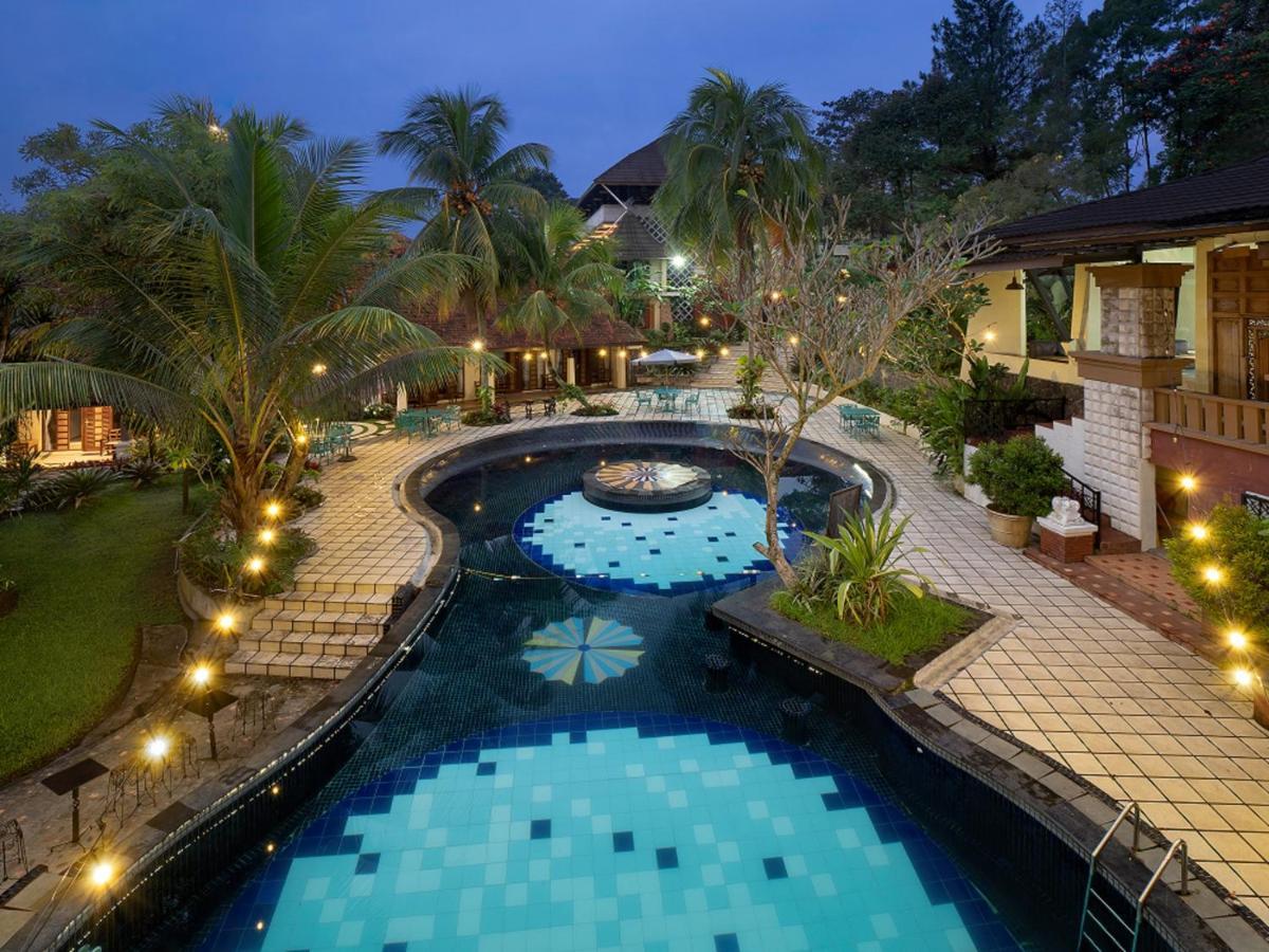 The Village Resort Bogor Esterno foto