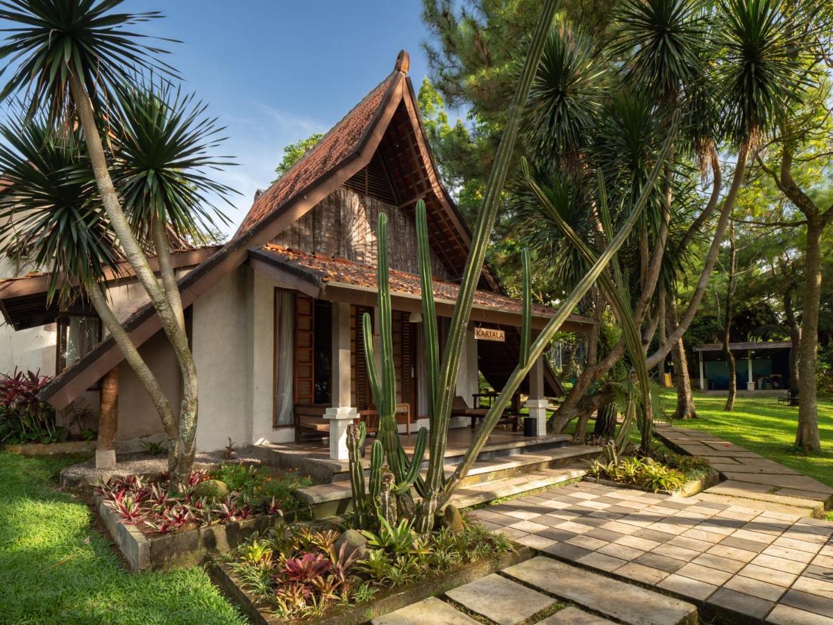The Village Resort Bogor Esterno foto