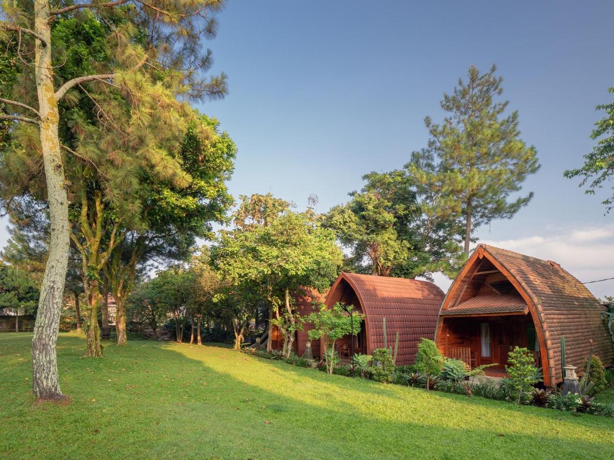 The Village Resort Bogor Esterno foto