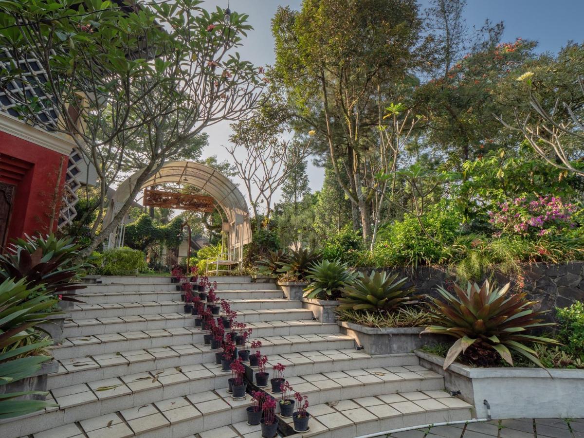 The Village Resort Bogor Esterno foto