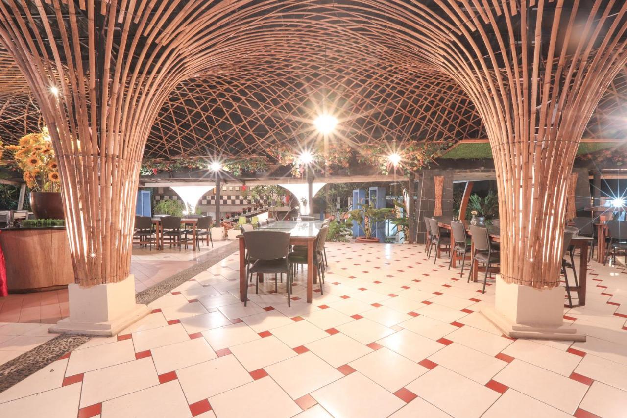 The Village Resort Bogor Esterno foto
