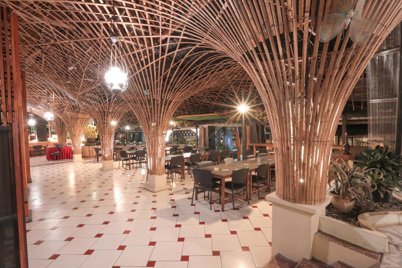 The Village Resort Bogor Esterno foto