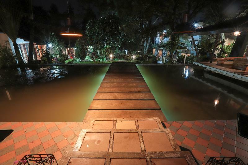 The Village Resort Bogor Esterno foto